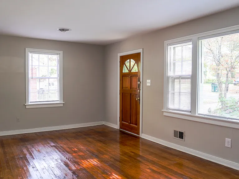 1710 Glenview Rd — Photo 4