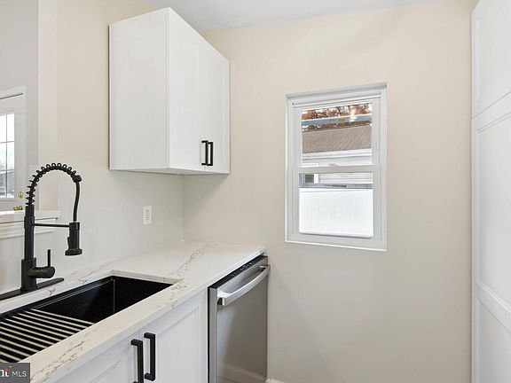 4th image of 1733 Fairhill Dr