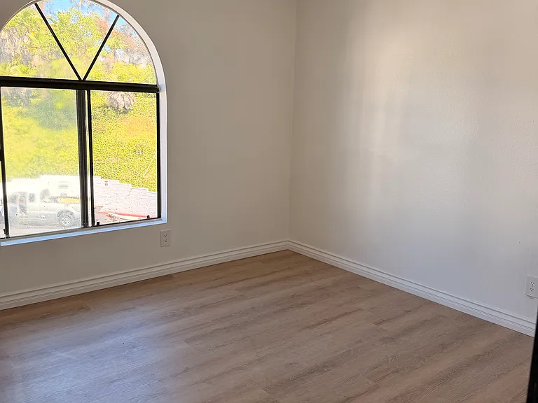 Salt & Vine Oceanside Apartments — Photo 24