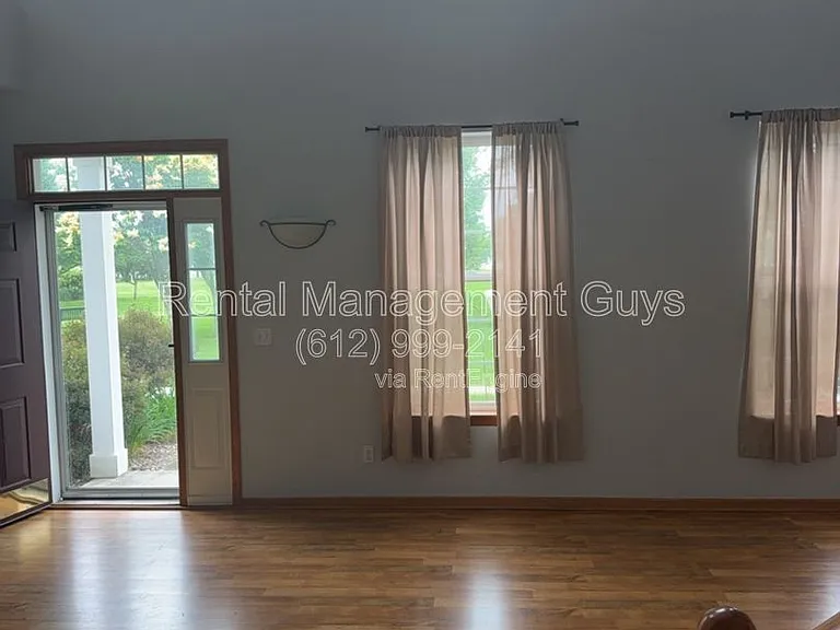 1013 Newport Ave — Photo 2