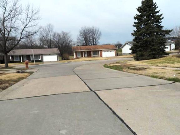 3rd image of 11320 Amboy Ln
