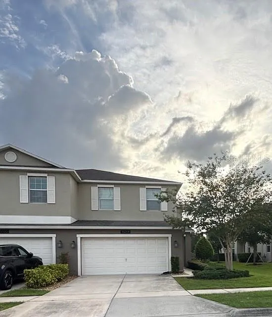 3 bed, 2.5 bath, 1729 sqft, $2,300 — Photo 2