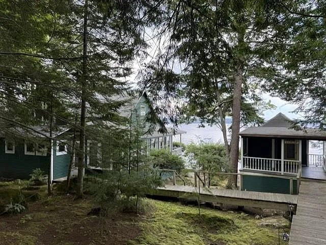 211 Lake Ave