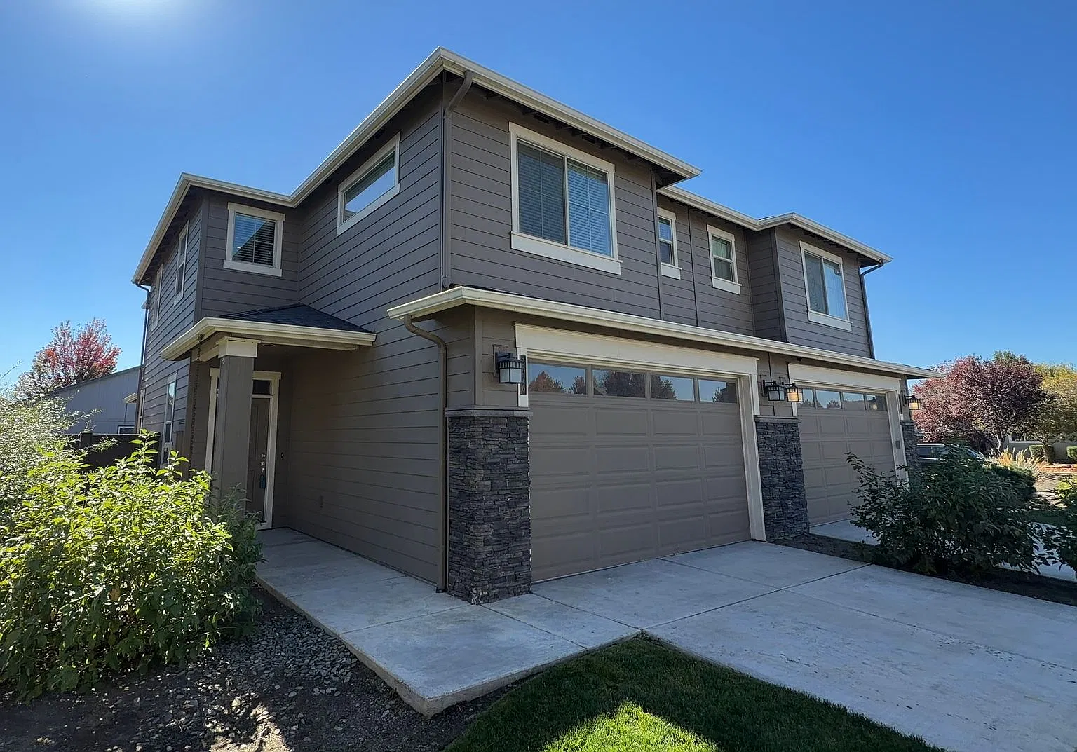 3 Bedroom / 2.5 Bath Duplex in Deer Crossing Community — Photo 1