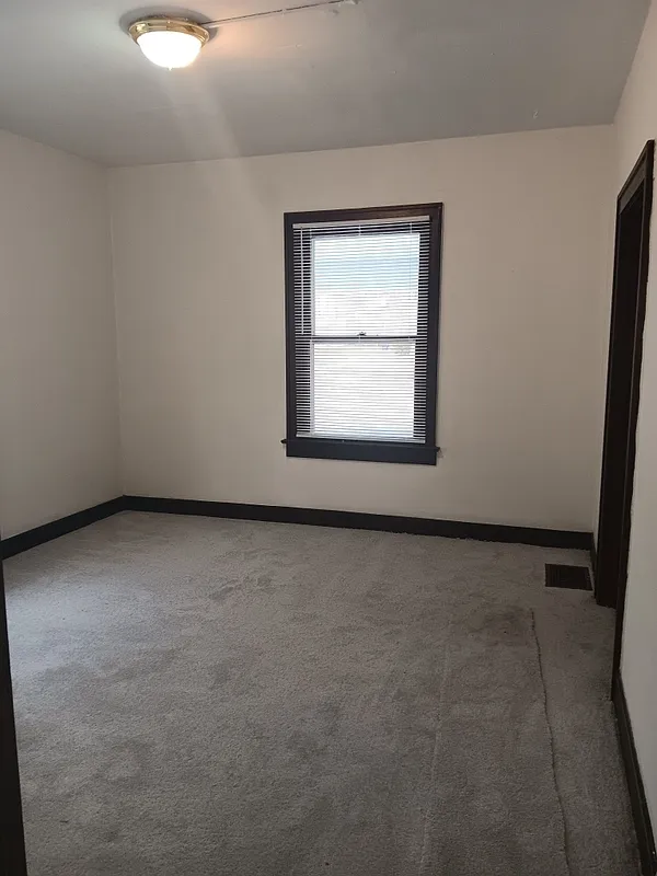 1 bed, 1.0 bath, $725 — Photo 2