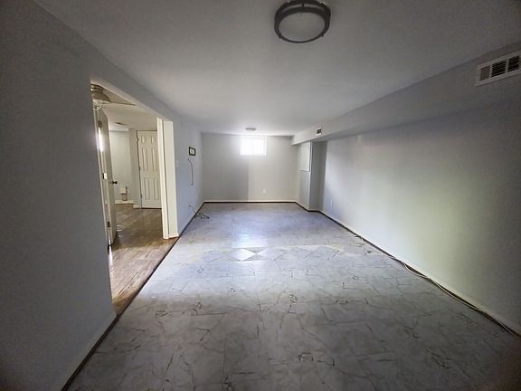 4th image of 2317 Roslyn Ave
