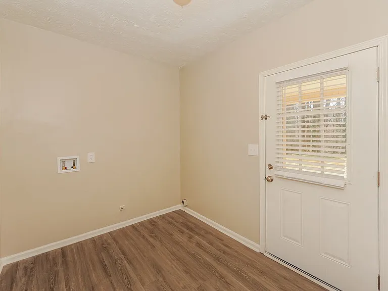 3325 Shady Cove Rd — Photo 17