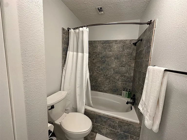 13821 Hollowgreen Dr — Photo 13