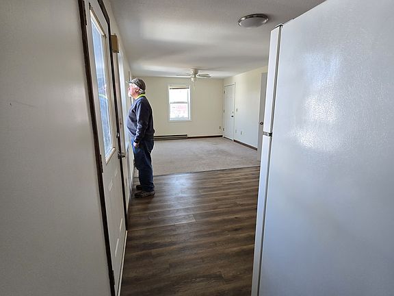 2nd image of 15 Lois St Unit D