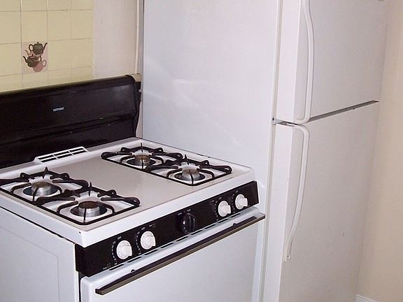 3rd image of 475 Page St APT A