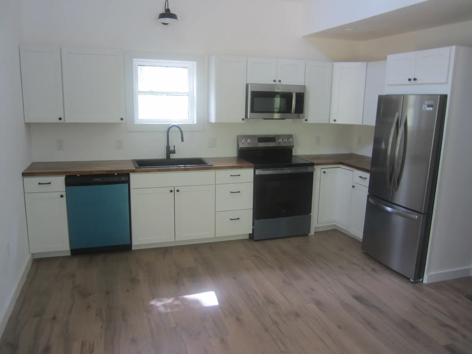 1 bed, 650 sqft, $1,600 — Photo 3