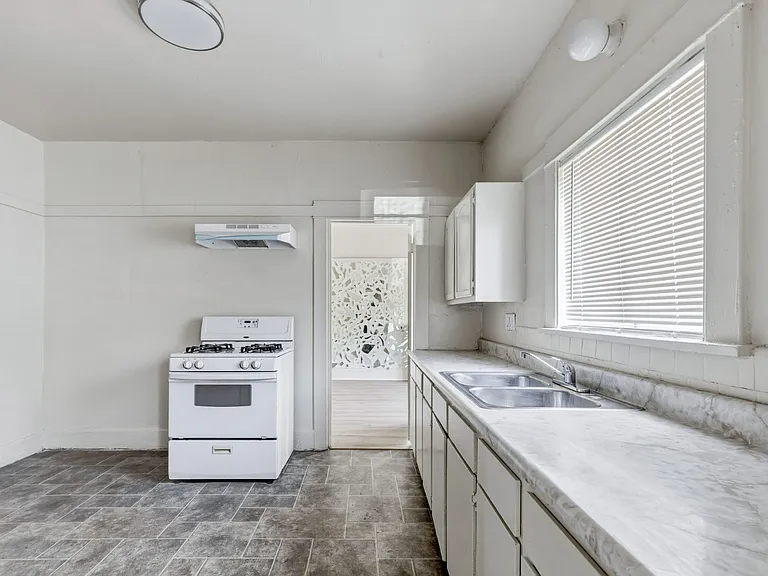 1250 W 35th Pl #1252 — Photo 7