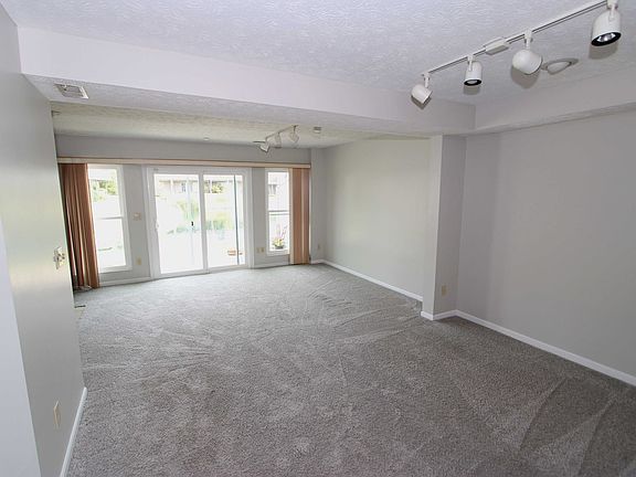 5th image of 482 Madeira Ct
