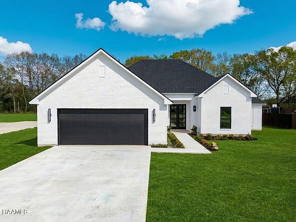 2nd image of 270 Christian Point Rd