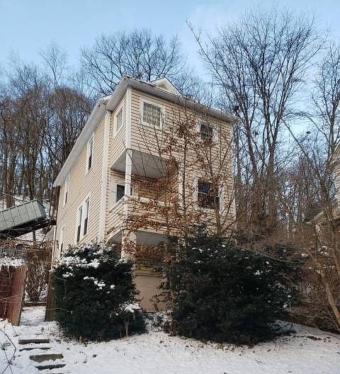 2nd image of 717 Yoder St