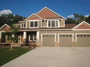 9125 Edgewood Cir, Shakopee, MN 55379