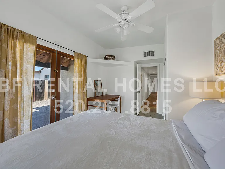 2319 E Helen St — Photo 21