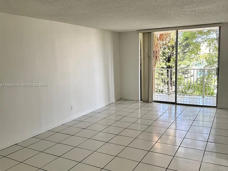 8511 NW 8th St #303 — Photo 3