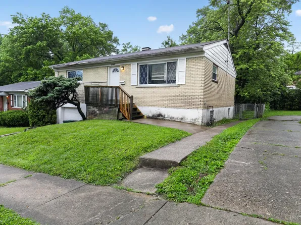 2945 Aquadale Ln, Cincinnati, OH 45211