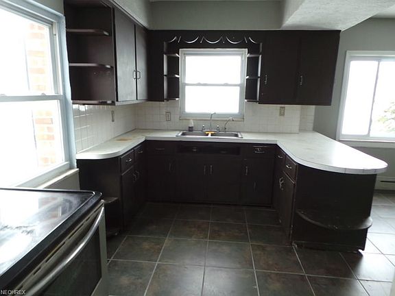 2nd image of 718 High St