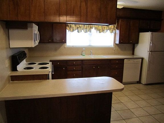 5th image of 3412 Elkhart Ave
