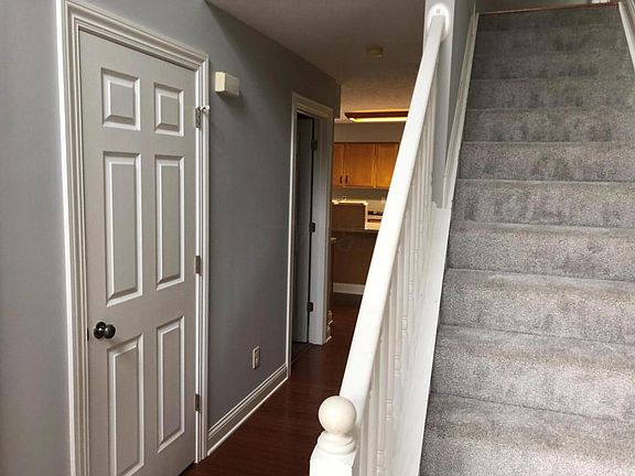 3rd image of 843 Melrose Blvd