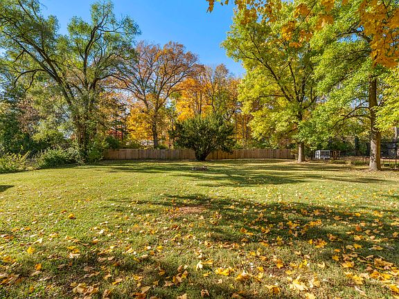 3rd image of 8816 El Rico Dr