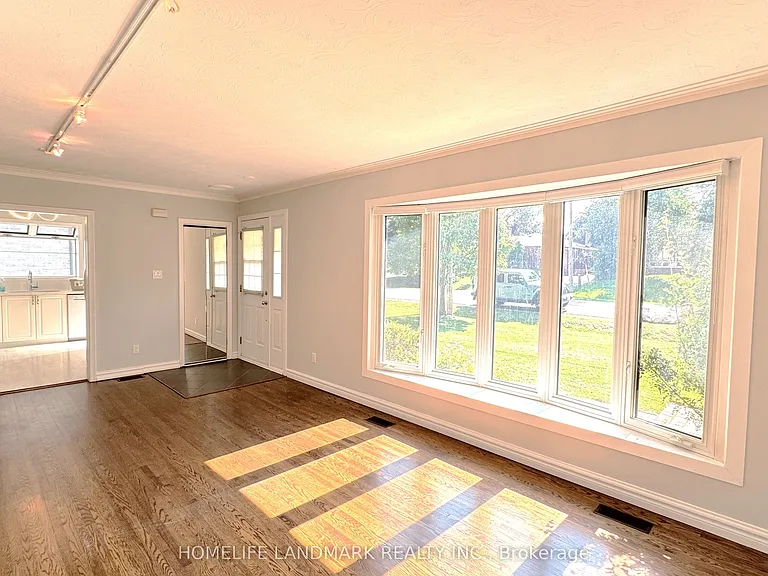 7 Talisman Cres — Photo 5
