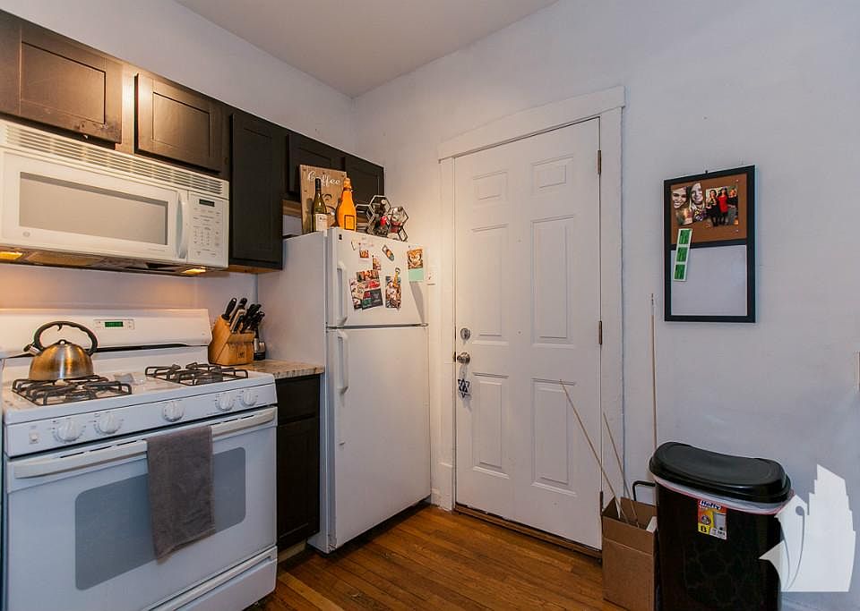 1st image of 683 1/2 W Wrightwood Ave #2n2nd
