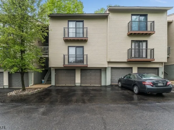 108 Spruce Hills Dr, Glen Gardner Boro, NJ 08826