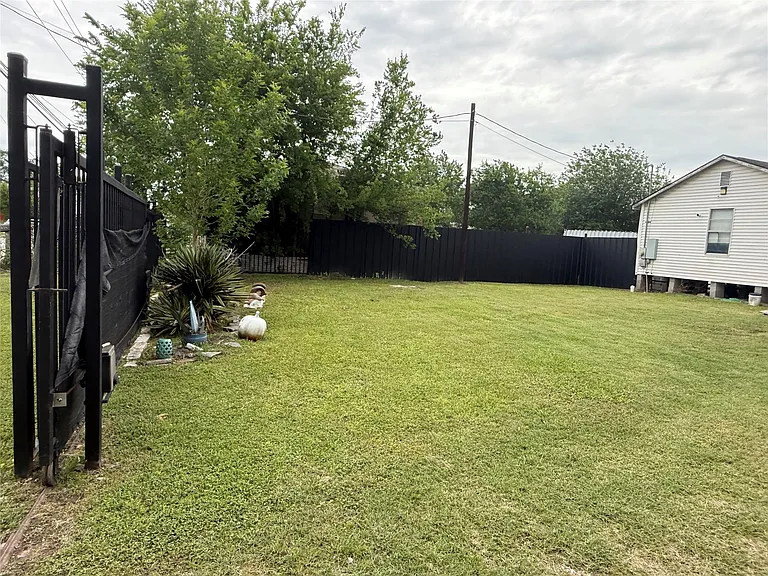 10338 Aldine Westfield Rd — Photo 2