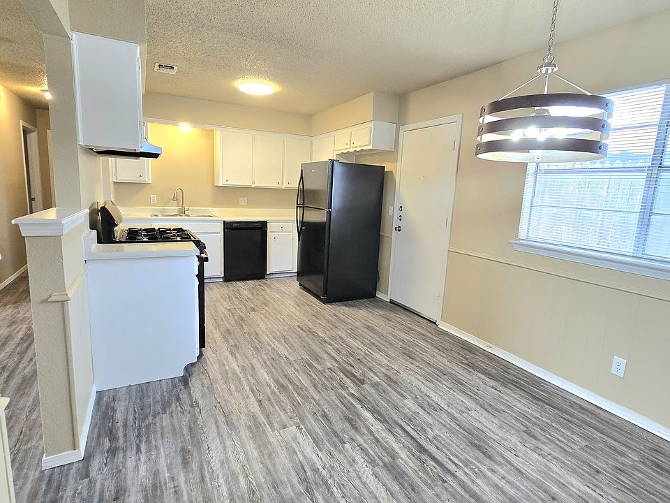 2nd image of 2821 Lawton Dr