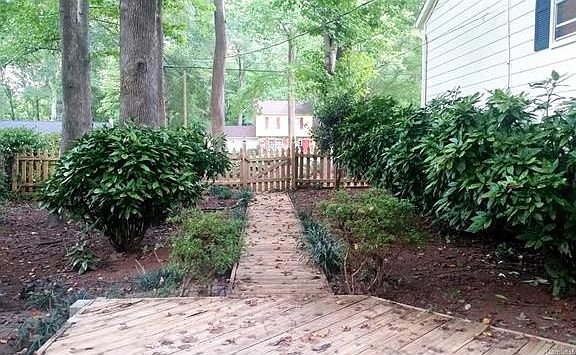 5th image of 349 Whitethorn Dr