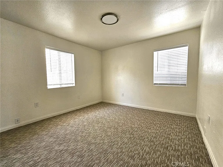 654 W 21st St — Photo 19