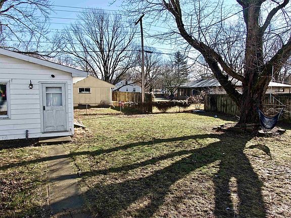 3rd image of 824 N Clarkdale Dr