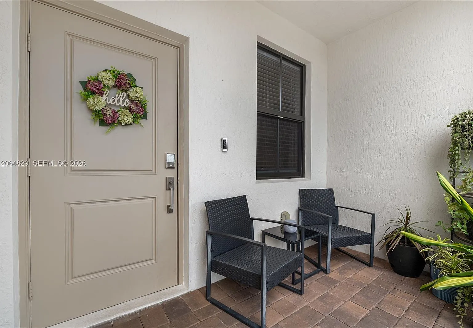 4 bed, 2.5 bath, 1820 sqft, $3,400 — Photo 2
