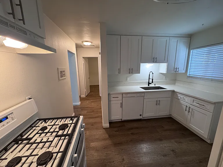 563 Emory St #563 — Photo 6