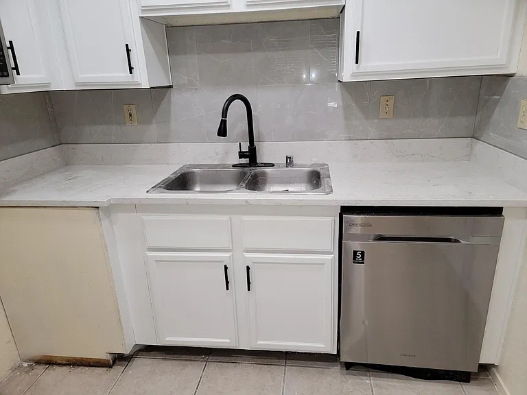 1200 N Buffalo Dr — Photo 5