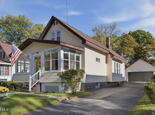 1084 Palmer Avenue, Niskayuna, NY 12309