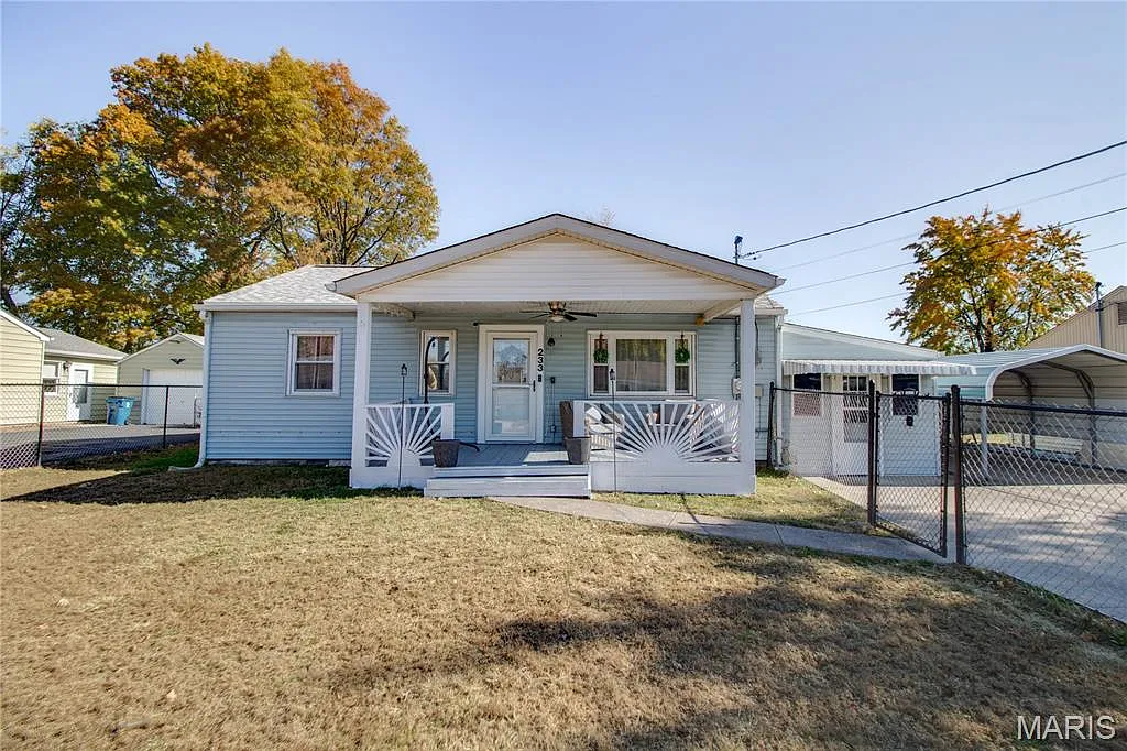 233 Longfellow Ave photo 1