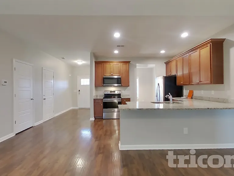 812 Ellyson Dr — Photo 5