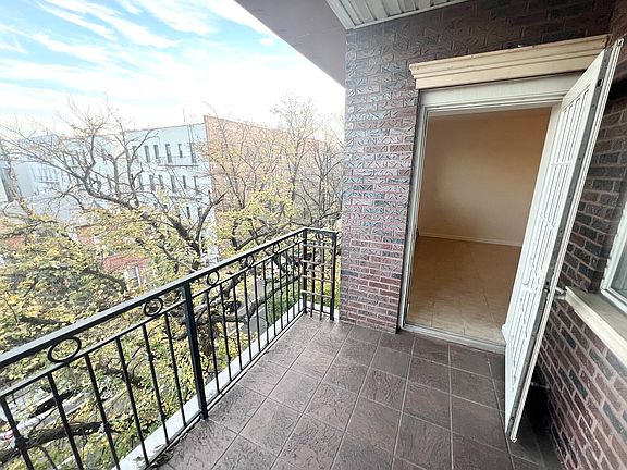5th image of 3088 36th St APT 4F