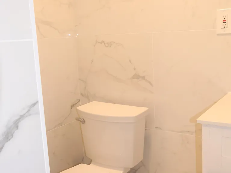27 Hoyt St — Photo 3