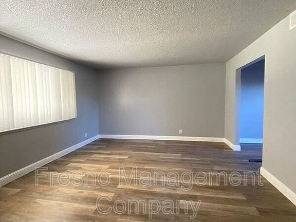 5th image of 5049 E Belmont Ave #C