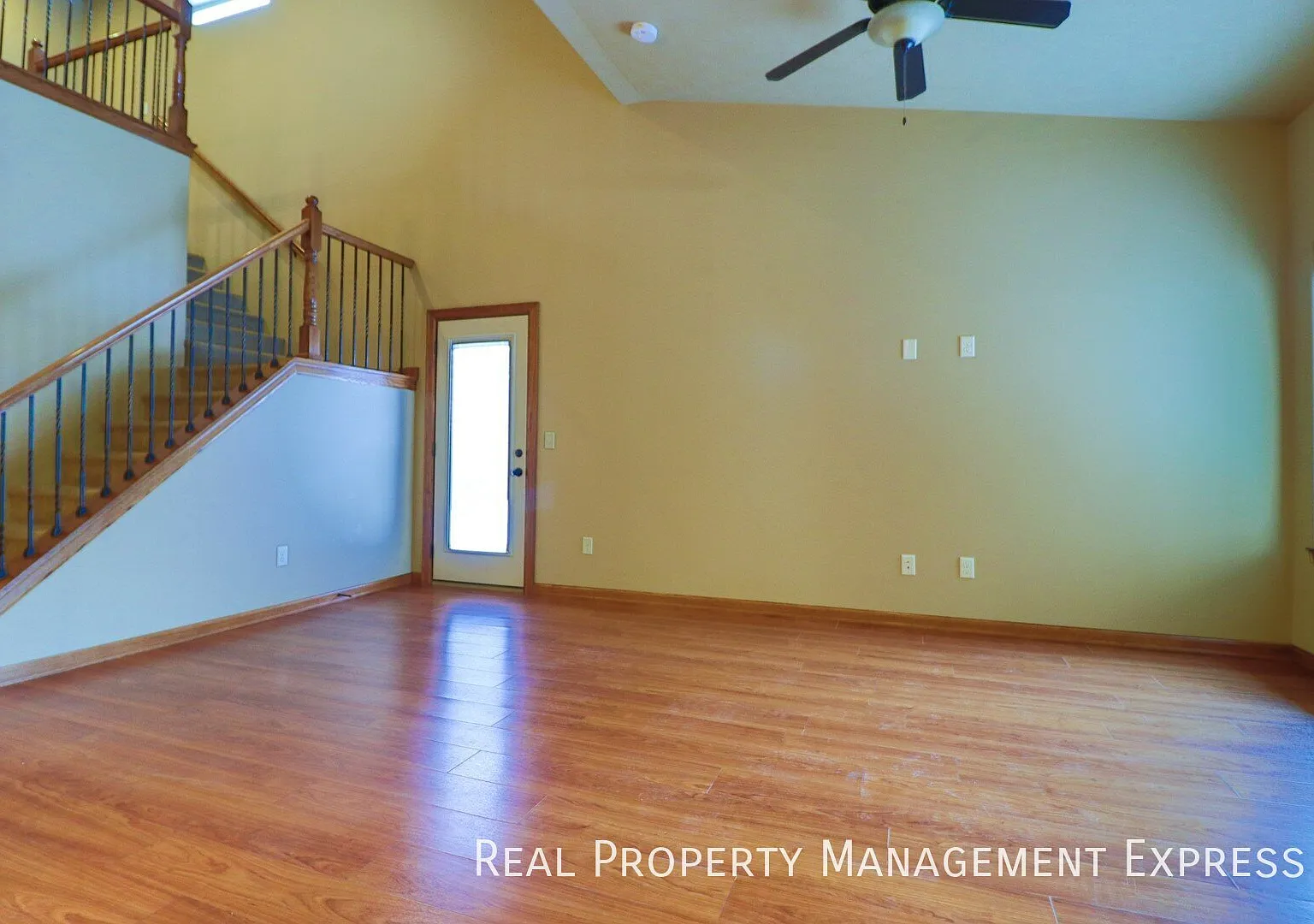 Perfect townhome with high ceilings! — Photo 3
