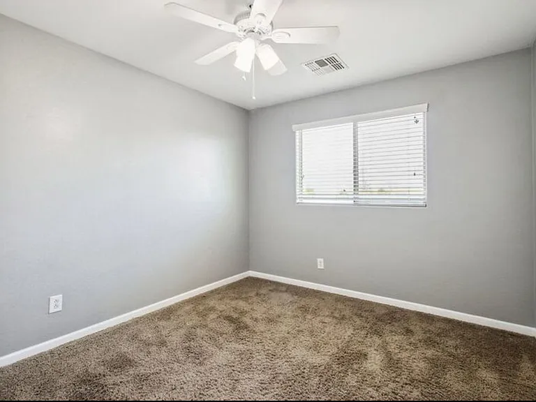 10231 W Raymond St — Photo 2