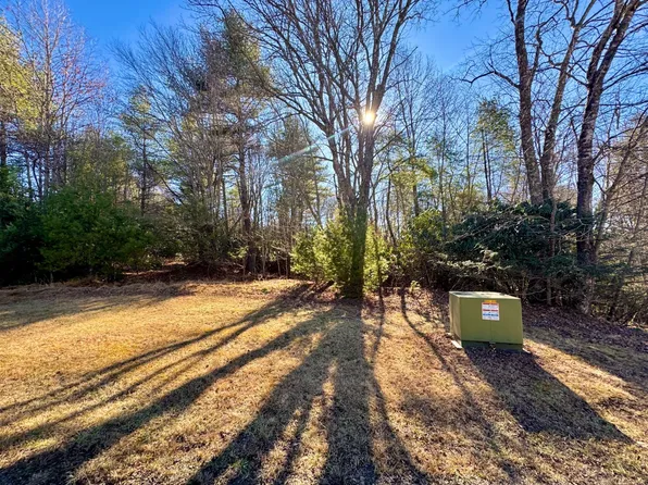 Graymont Ln, Galax, VA 24333