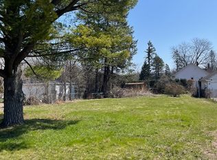 221 N Graylynn Dr, Mount Prospect, IL 60056