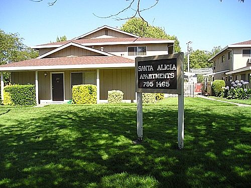Santa Alicia Apts .07 023