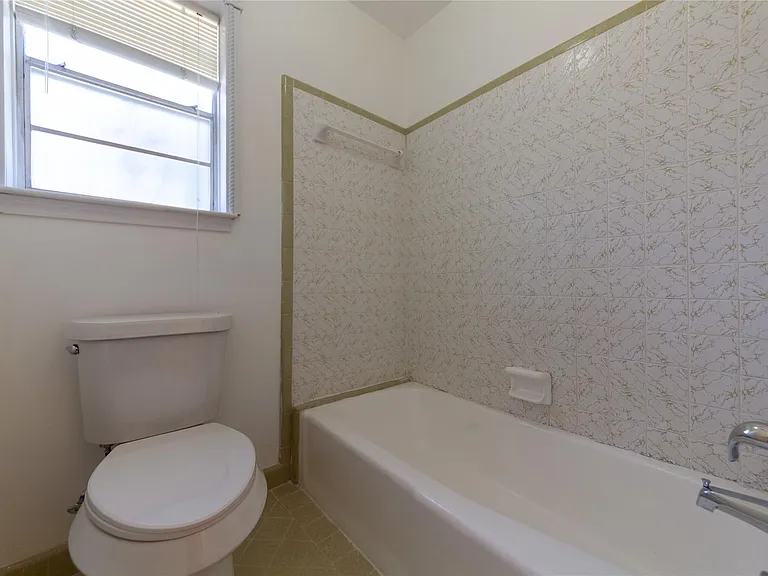 8826 Roos Rd — Photo 27